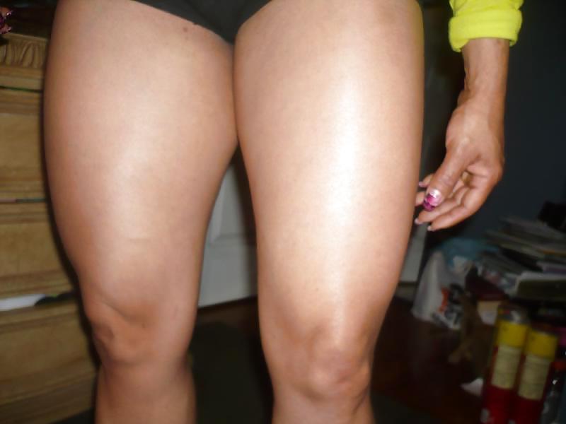 25P Muscular Teen Legs