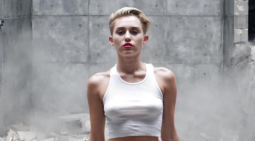 25P Miley Cyrus - Talentless Fuck Toy