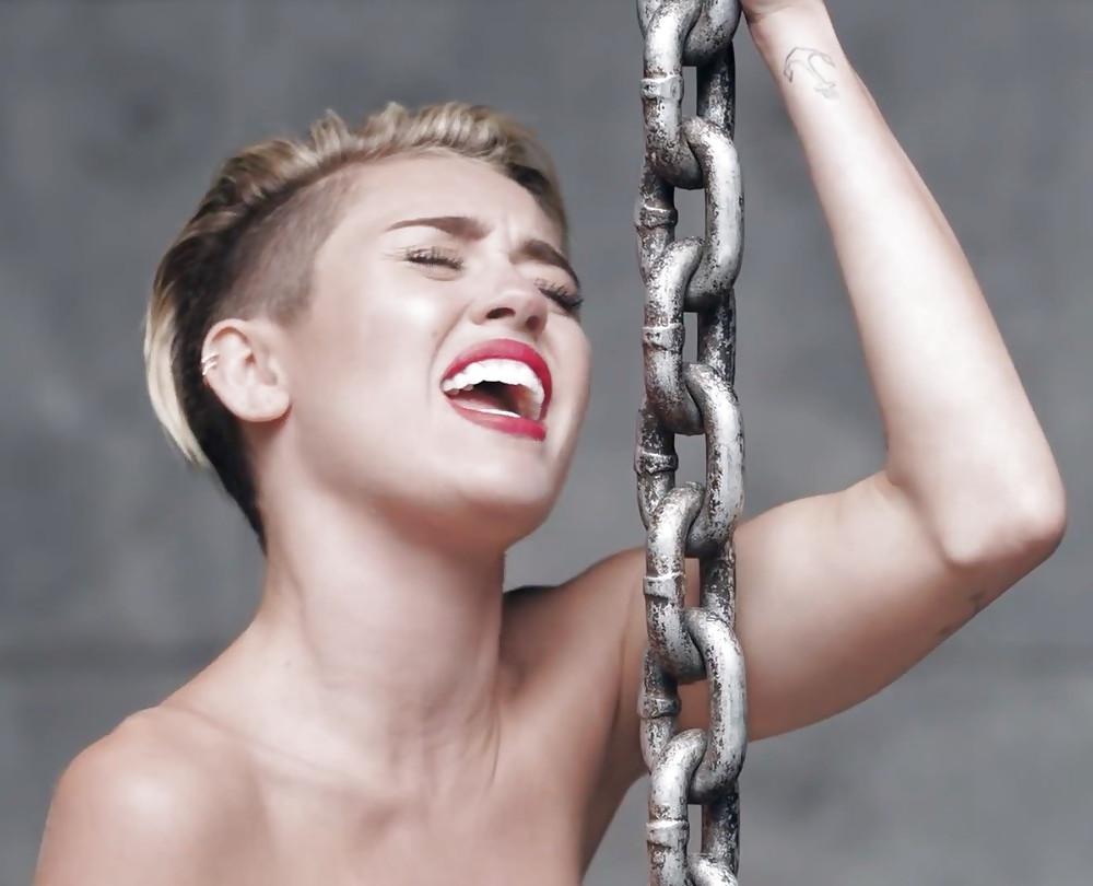 25P Miley Cyrus - Talentless Fuck Toy