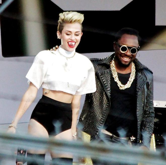 25P Miley Cyrus - Talentless Fuck Toy