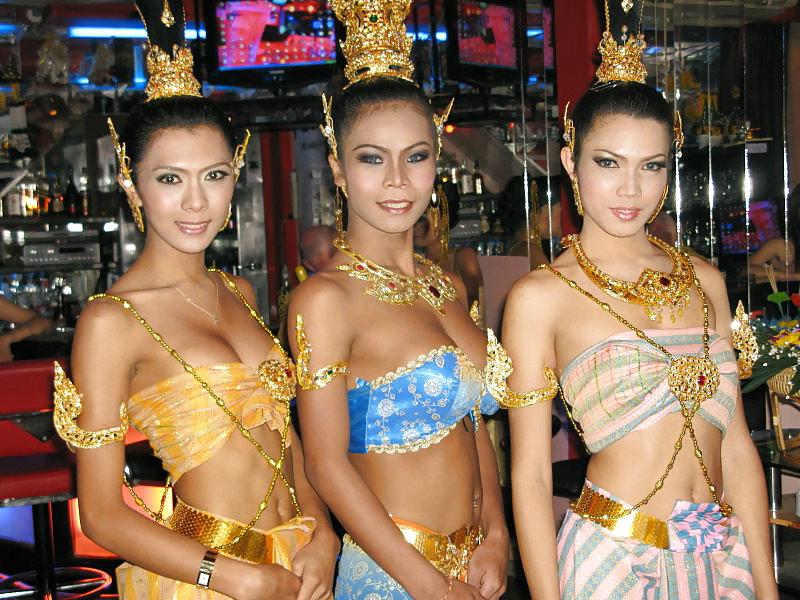 25P A couple of Pattaya Ladyboys