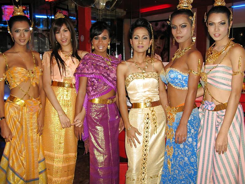 25P A couple of Pattaya Ladyboys