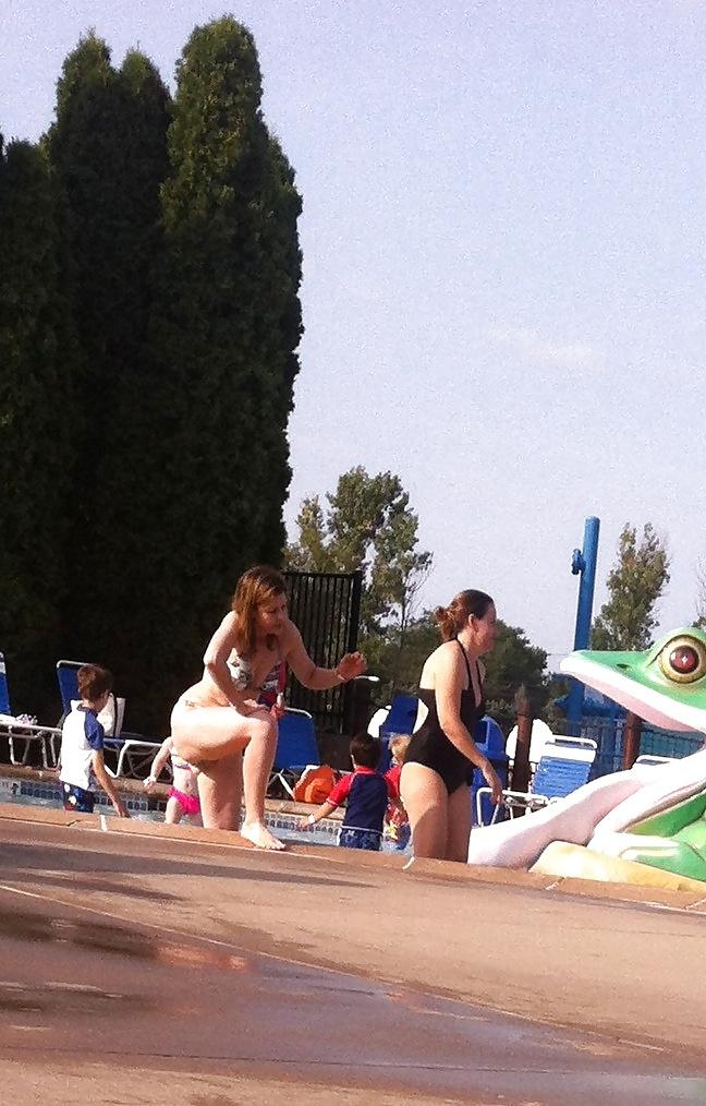 7P Milf with GREAT ass at the pool! 