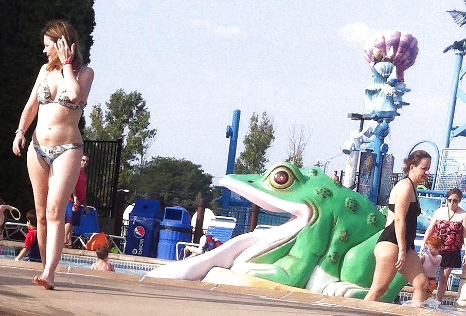 7P Milf with GREAT ass at the pool! 
