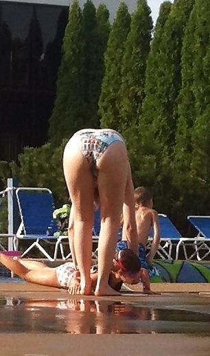 7P Milf with GREAT ass at the pool! 