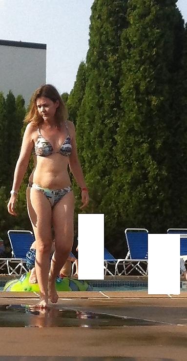 7P Milf with GREAT ass at the pool! 