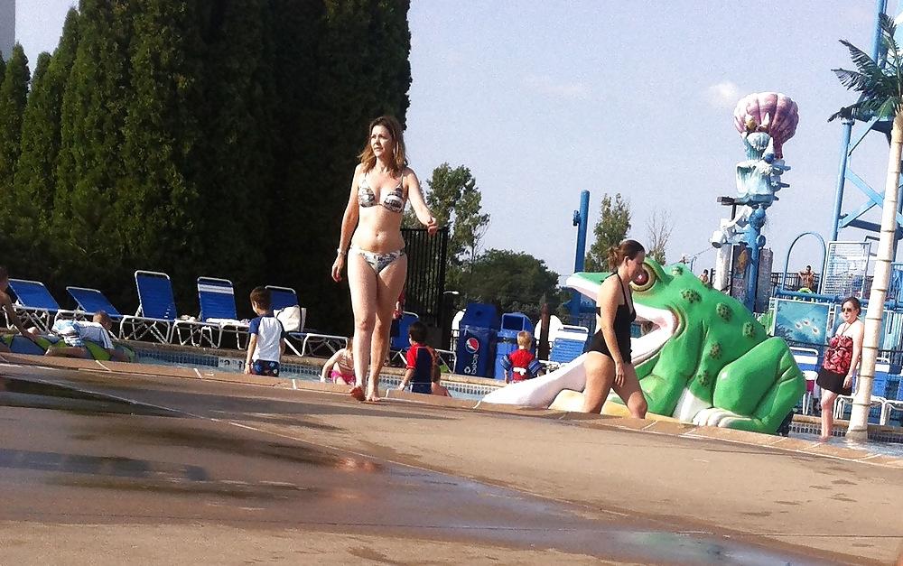 7P Milf with GREAT ass at the pool! 