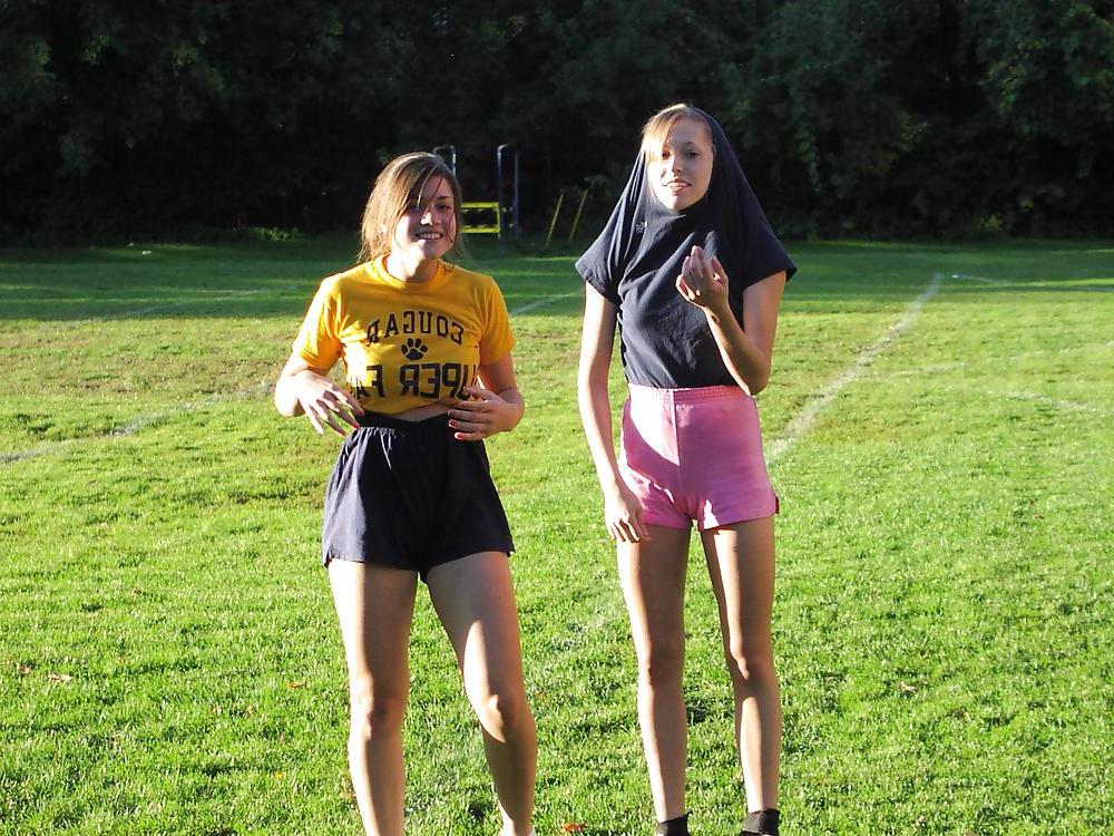 25P Girls & women with cameltoes - Teens mit Camel Toes 5