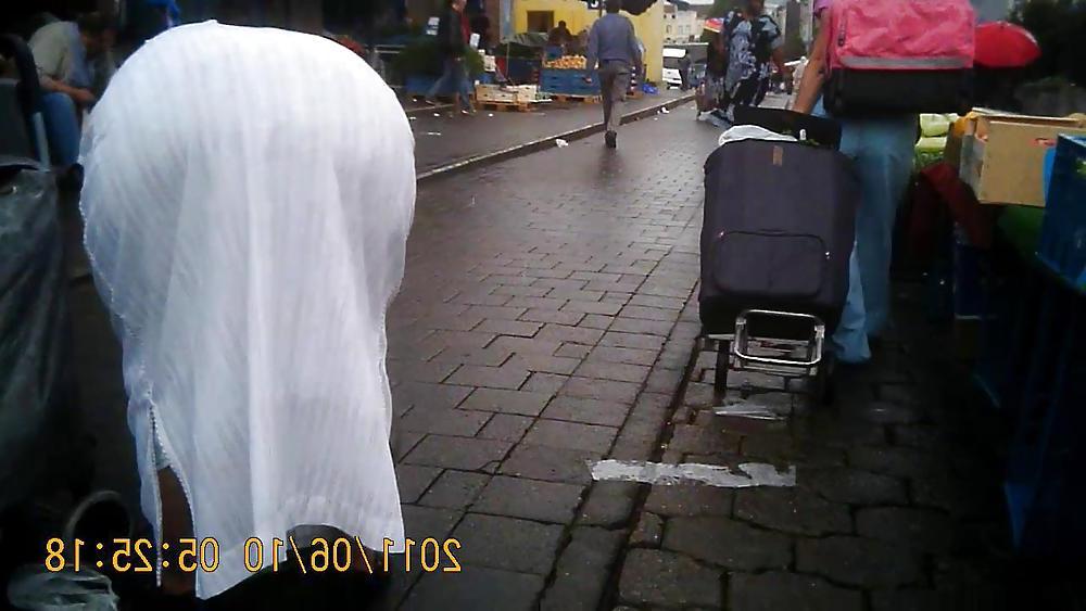 11P Arab Milf Bend over Ass