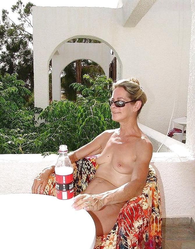 25P Naked on the terrace