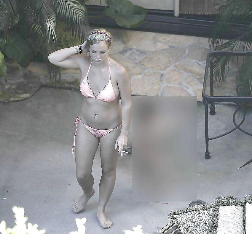 8P BRITNEY SPEARS ASS N FEET TO JERKOFF AND CUM OVER