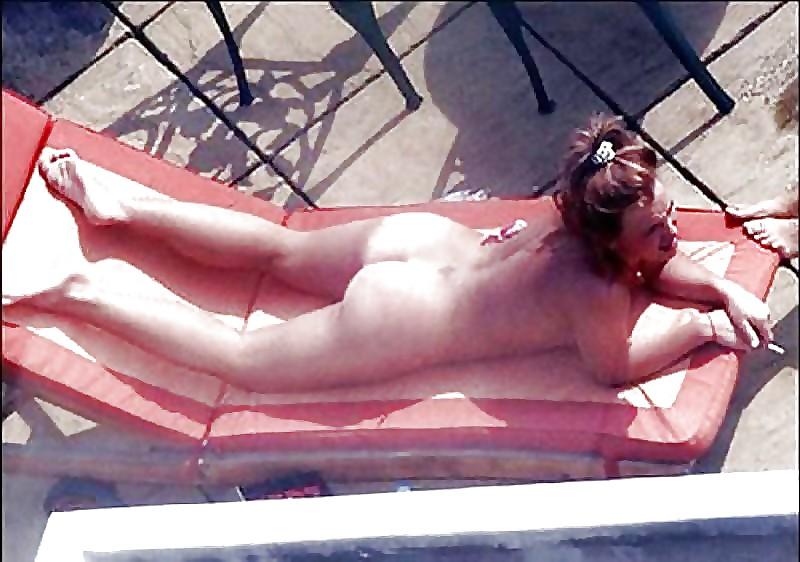 8P BRITNEY SPEARS ASS N FEET TO JERKOFF AND CUM OVER