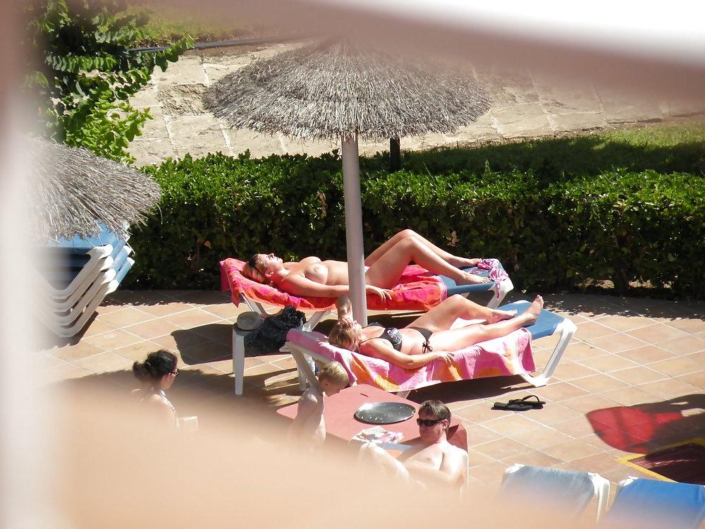 25P Hotel pool