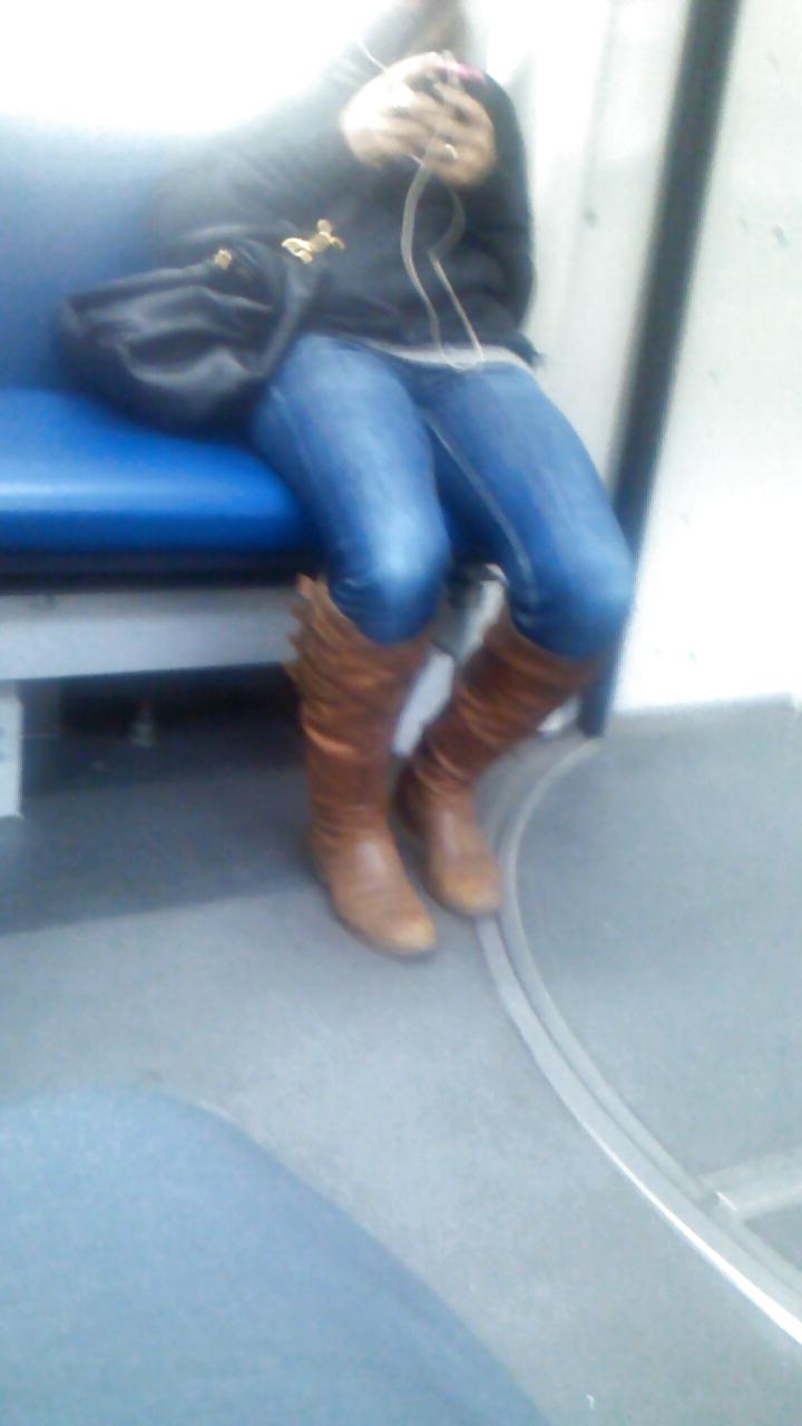 25P Voyeur - lovely ladies of public transit