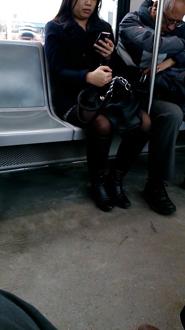 25P Voyeur - lovely ladies of public transit
