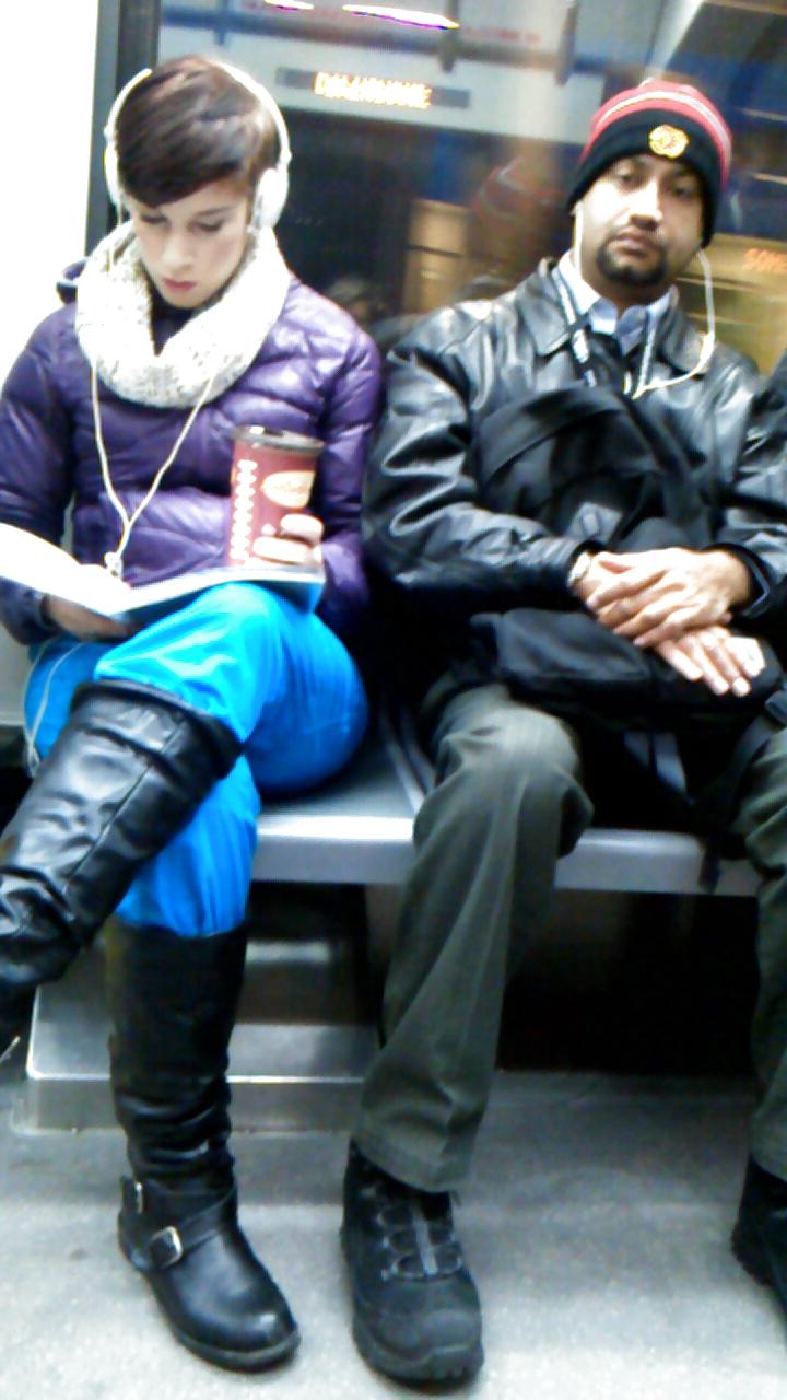 25P Voyeur - lovely ladies of public transit