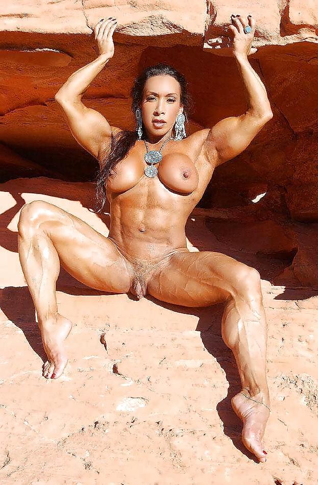 25P Sport girls, flexible, upskirts and ooops 2