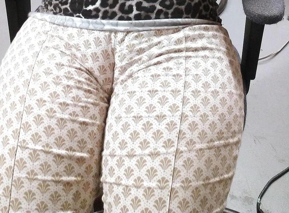 25P Fotze frisst Hose - cameltoe