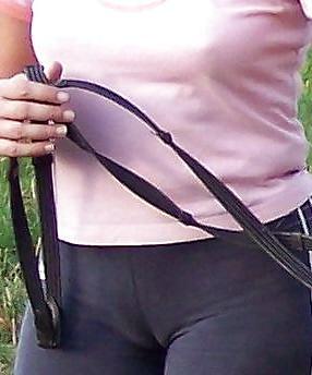 25P Fotze frisst Hose - cameltoe