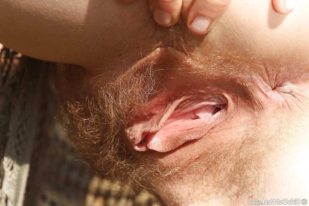 16P Hairy Australian pussy