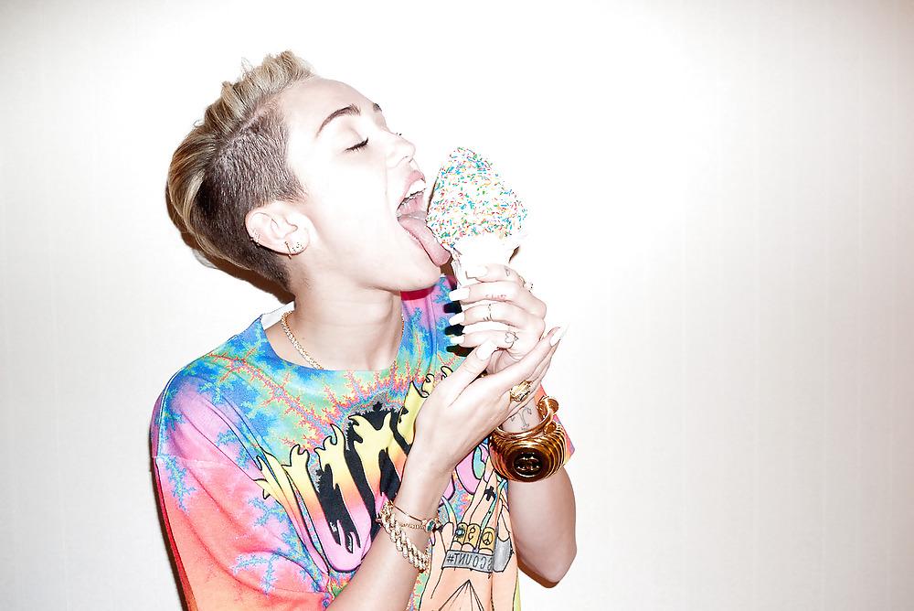 25P Miley Cyrus at her best.