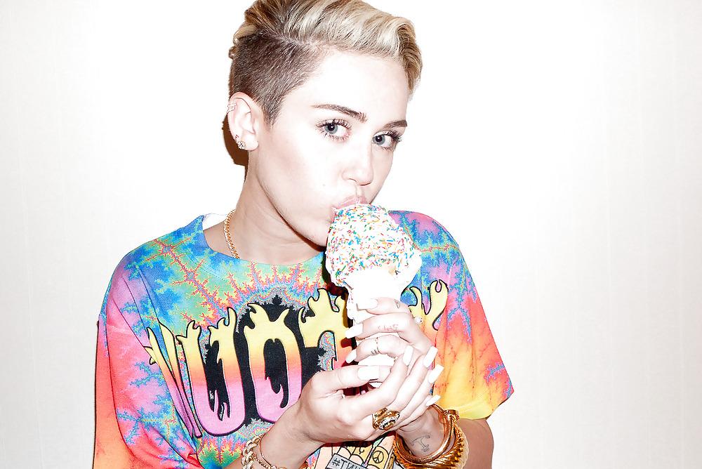 25P Miley Cyrus at her best.