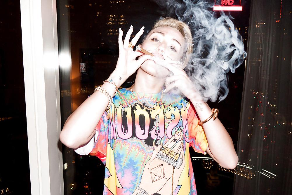 25P Miley Cyrus at her best.