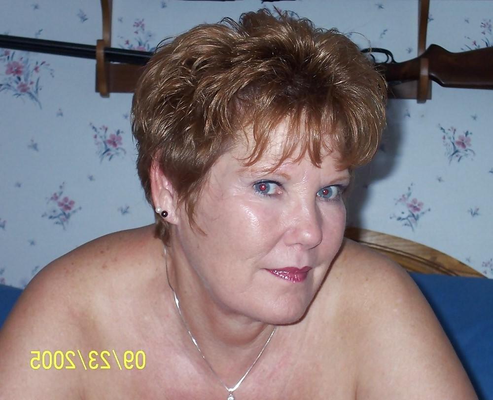 13P Housewife posing for the husband