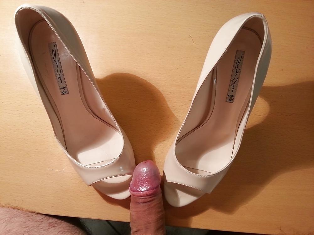 8P Fuck and cum my mother's peep toe sandals
