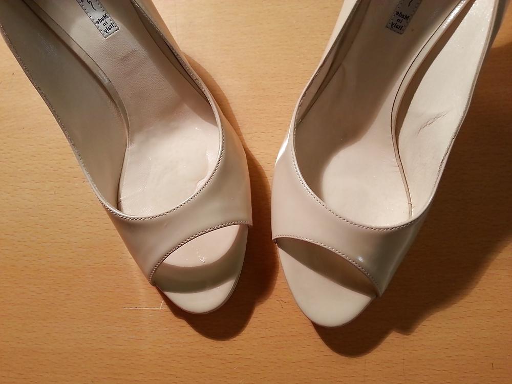 8P Fuck and cum my mother's peep toe sandals