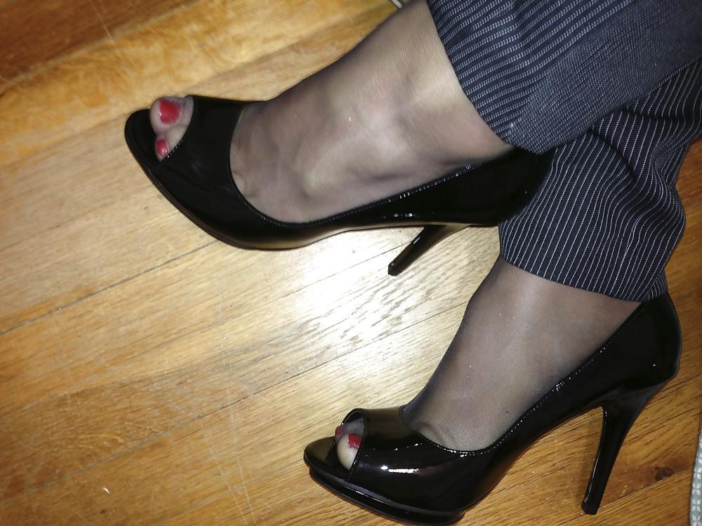 14P Peep toe shoes and pantyhose 2