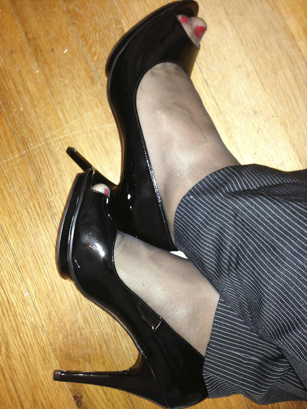 14P Peep toe shoes and pantyhose 2