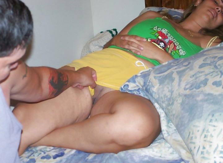 25P Housewife posing for the husband