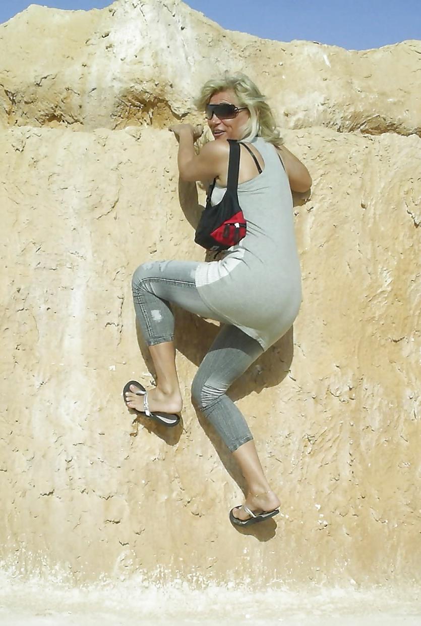 10P Hot mom (nonude)