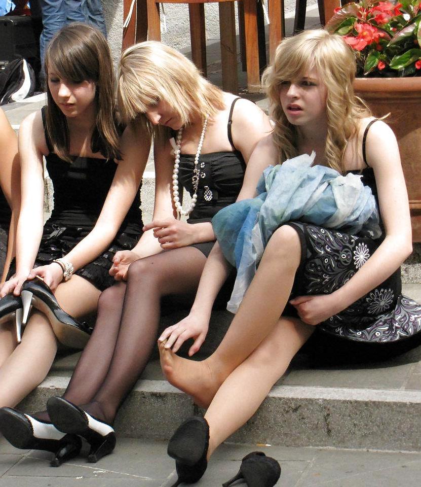 16P Pantyhose on Street
