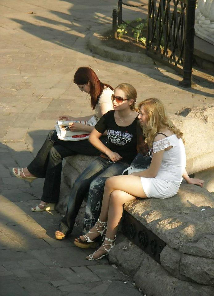 16P Pantyhose on Street