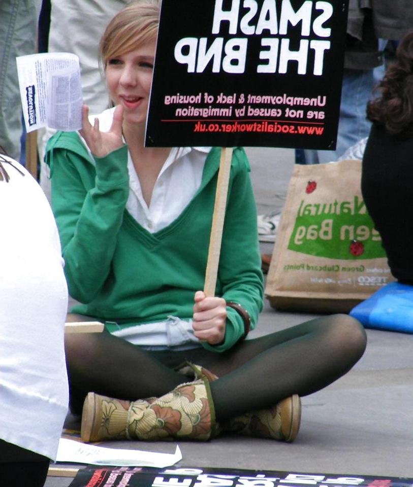 16P Pantyhose on Street