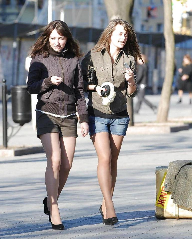 16P Pantyhose on Street