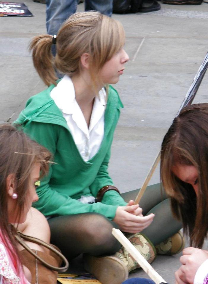 16P Pantyhose on Street
