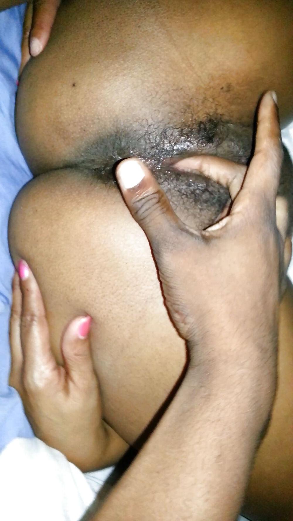 25P Wife's open pussy fingered