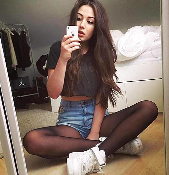 25P Pantyhose and shorts