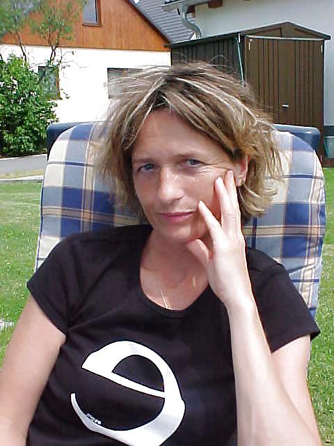 12P Housewife milfs