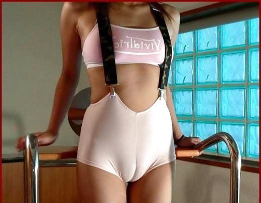 25P Bunz and Camel Toes 8