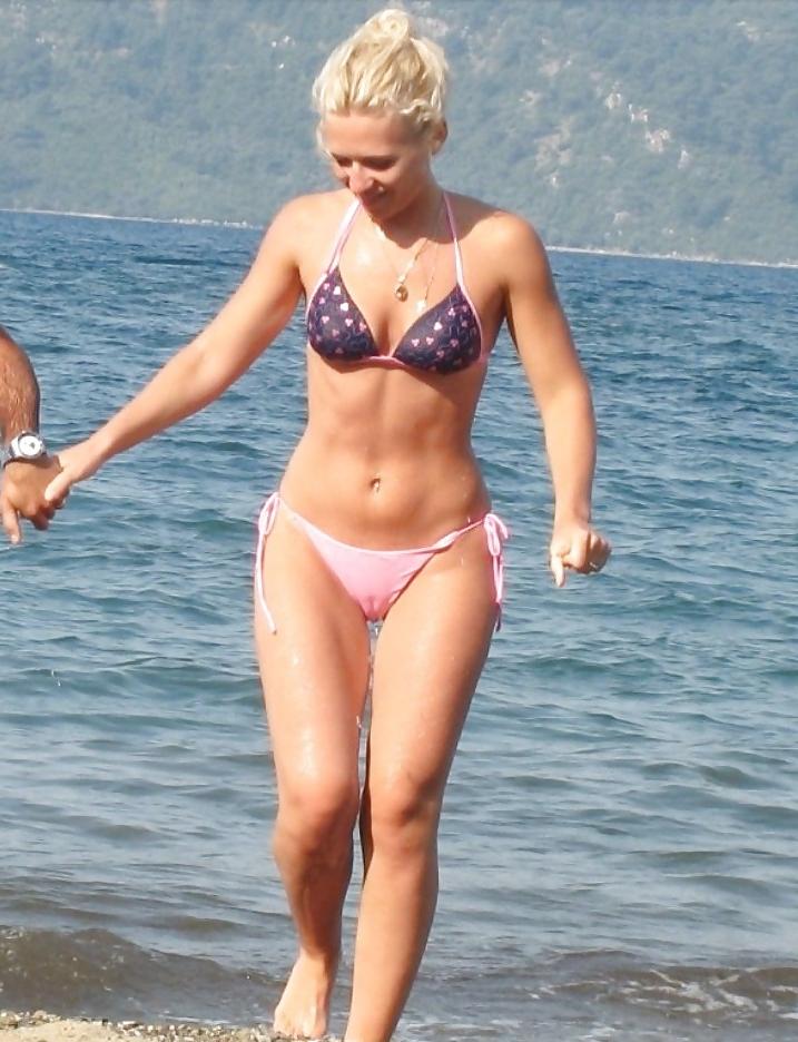 25P Girls & women with cameltoes - Teens mit Camel Toes 3