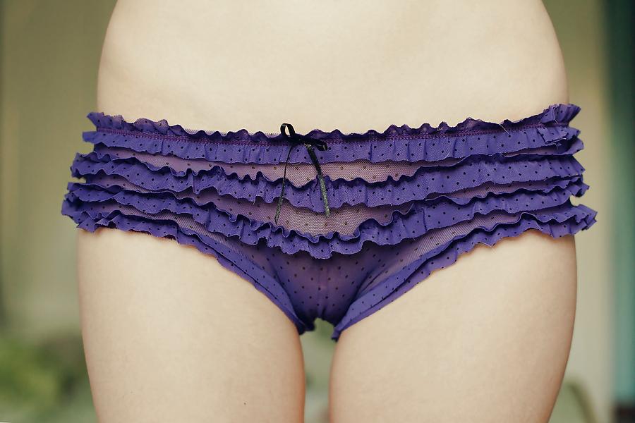 25P Girls & women with cameltoes - Teens mit Camel Toes 3