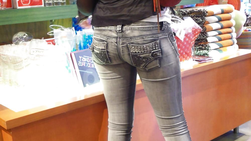 25P Assorted teen butts & ass in sexy summer shorts 