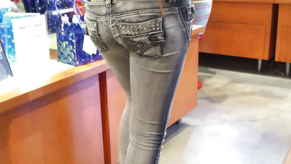 25P Assorted teen butts & ass in sexy summer shorts 