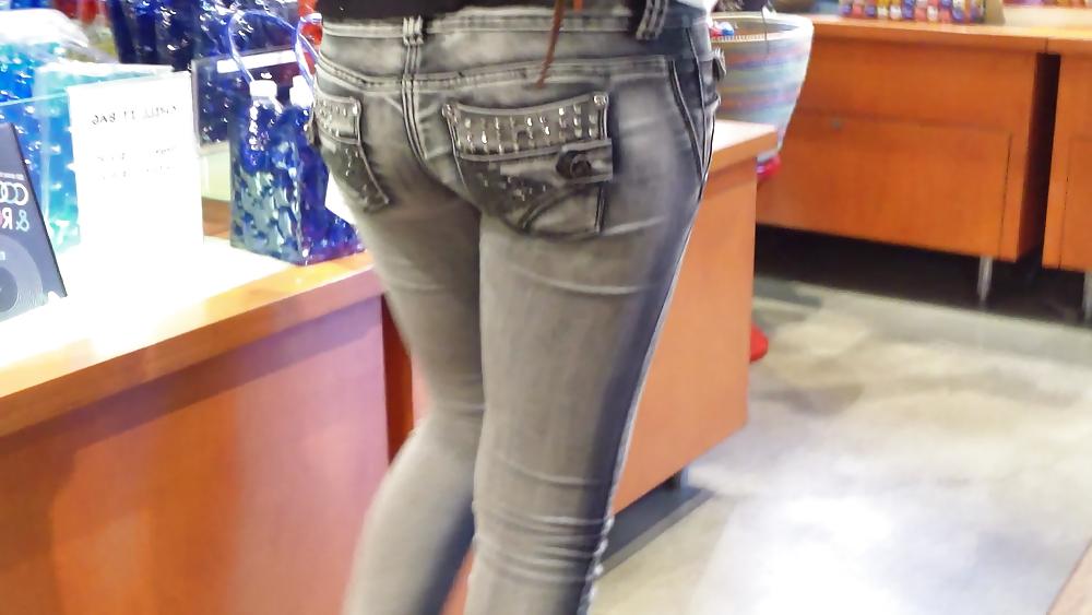 25P Assorted teen butts & ass in sexy summer shorts 