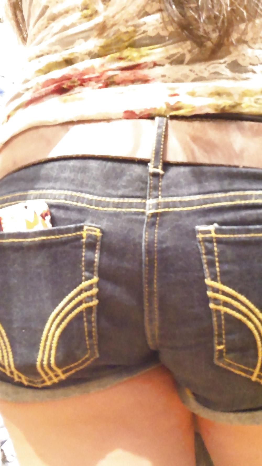 25P Assorted teen butts & ass in sexy summer shorts 