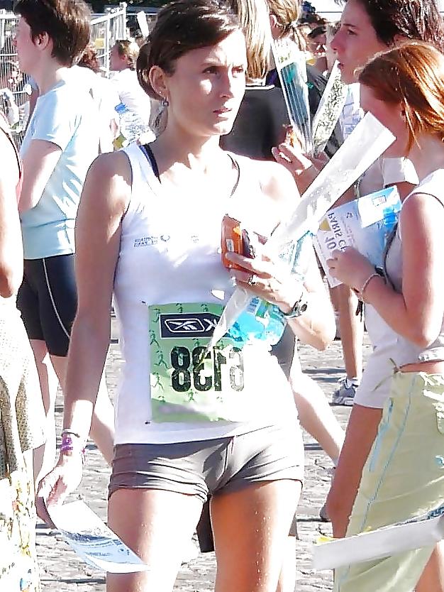 25P Girls & women with cameltoes - Teens mit Camel Toes 6